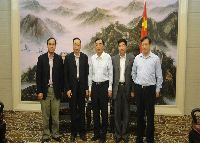 Mr. Wu Duoyu accompanied Mr. Zhang Ruen, called on Mr. Kong Xuanyou,