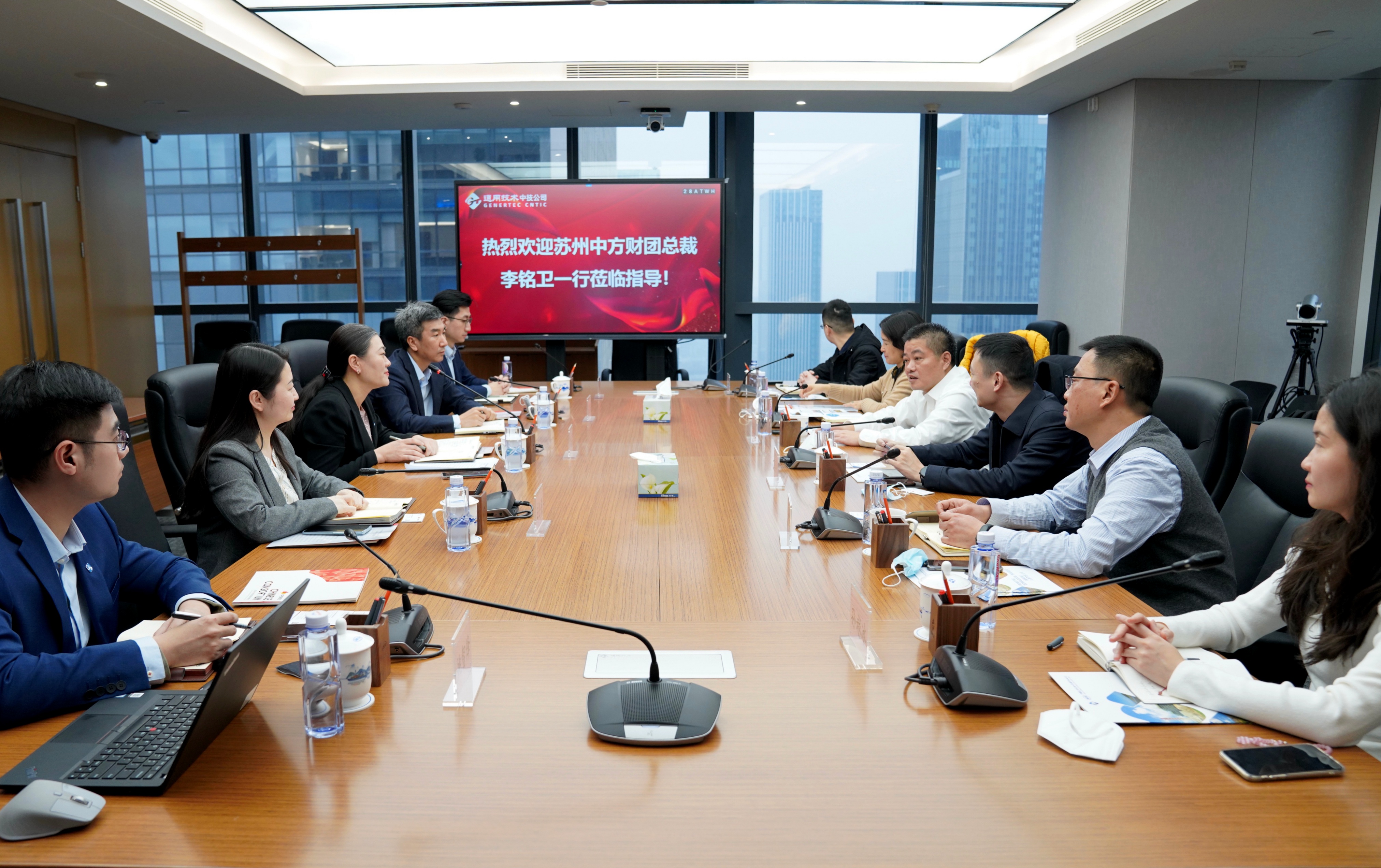 刘旭会见苏州中方财团总裁一行